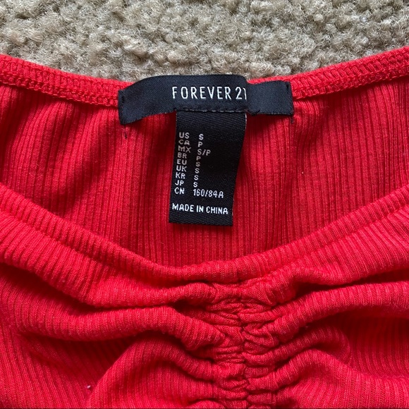 Red ruched drawstring tie front crop top - Picture 2 of 3